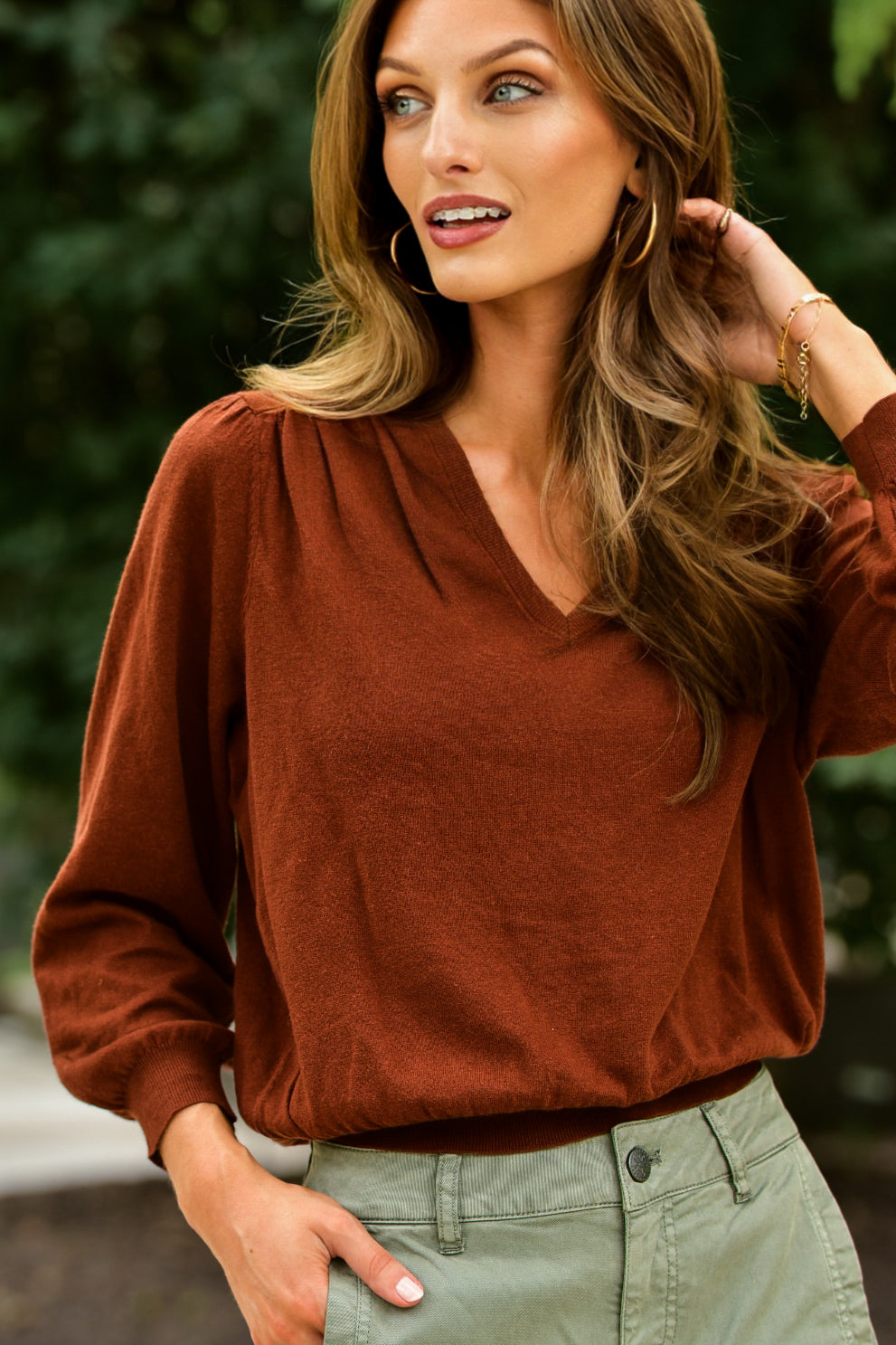 LILLA P MAPLE V NECK SWEATER