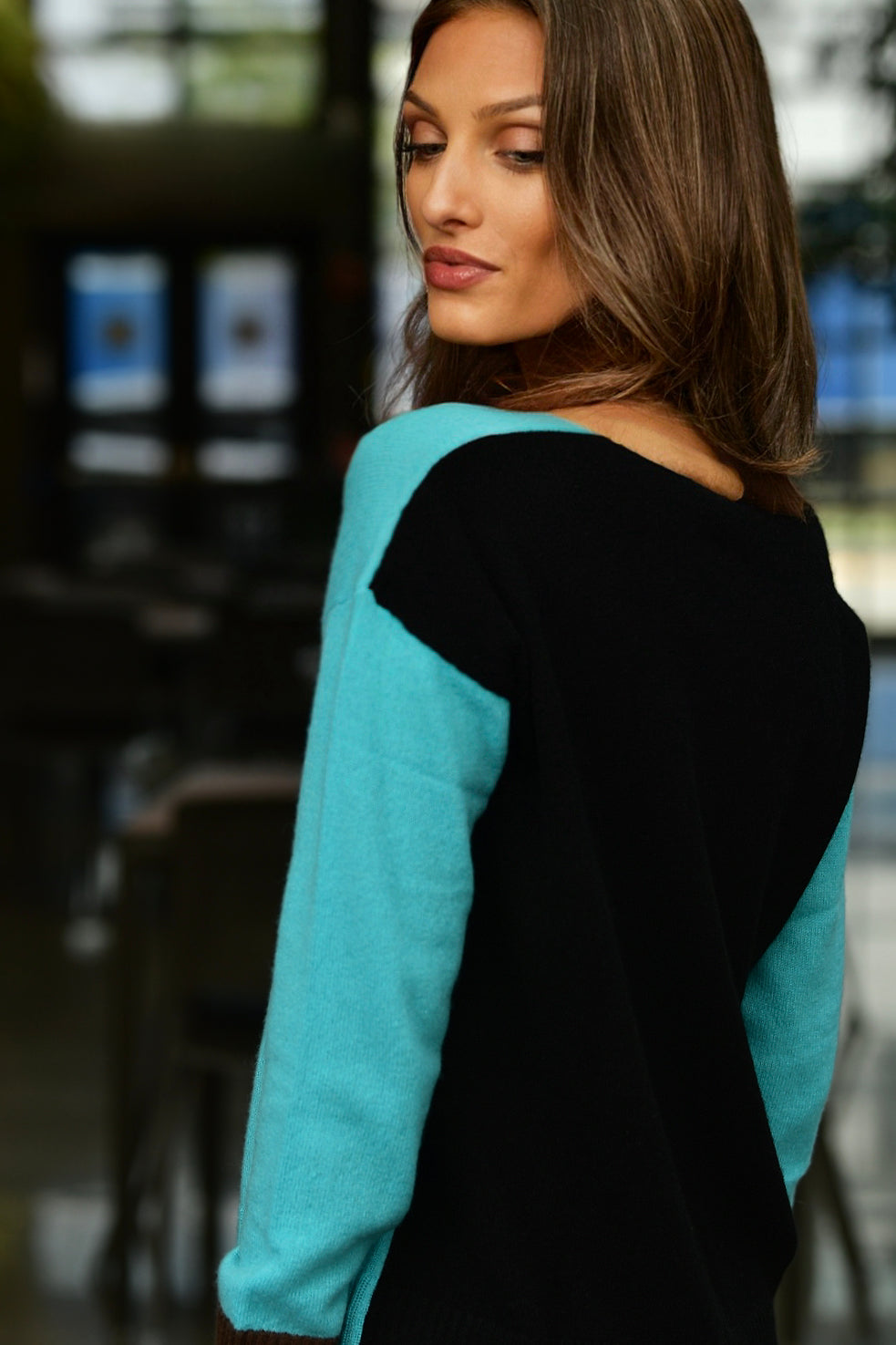 JACK & JO V NECK  COLOR-BLOCKED TRIM TURQUOISE SWEATER