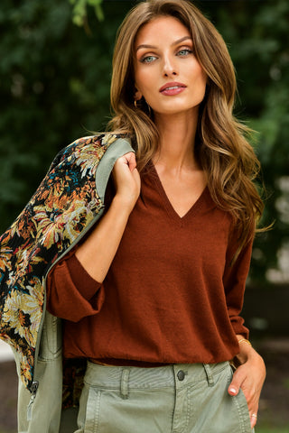 LILLA P MAPLE V NECK SWEATER