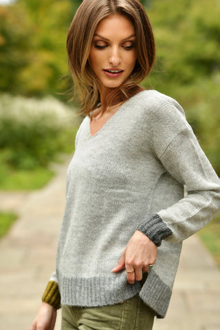 ZAKETT & PLOVER LUXE HEATHER  GREY V NECK SWEATER