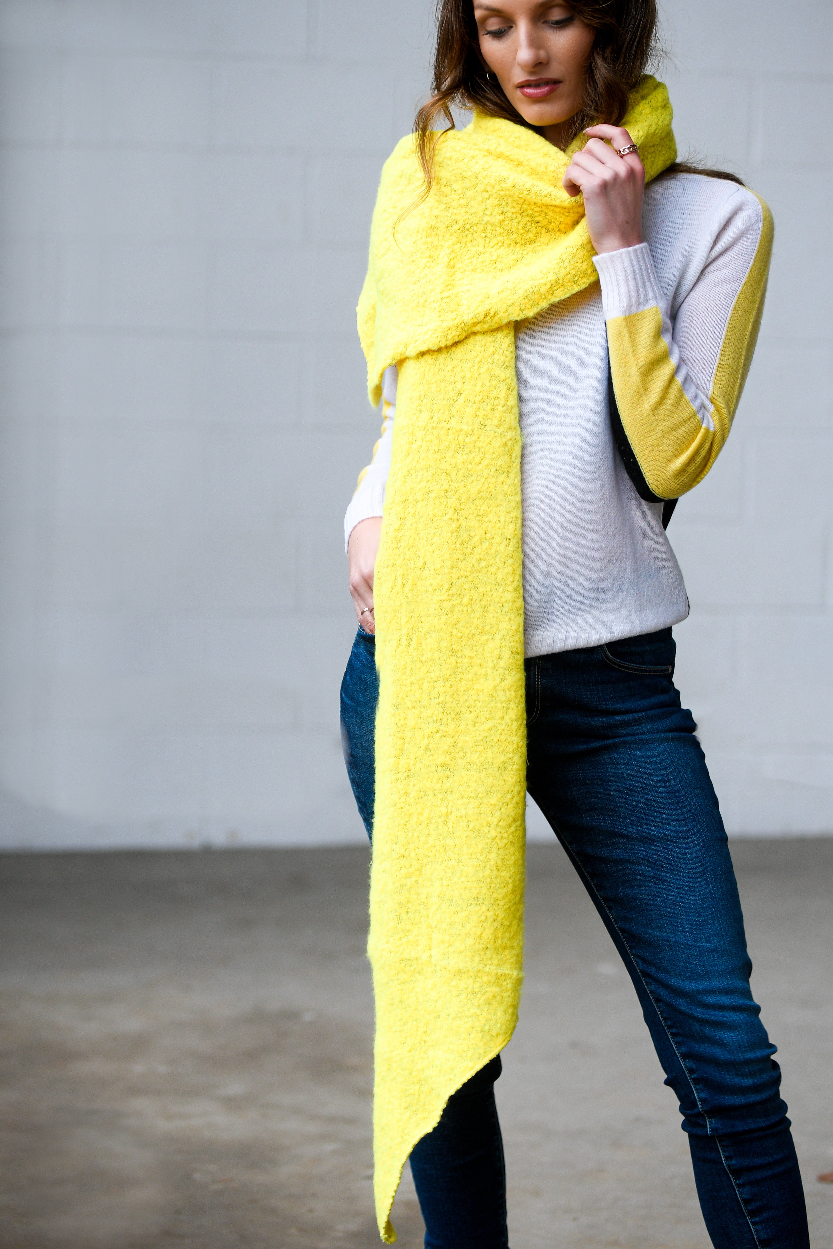 GOLD SHAWL SHAPED SCARF
